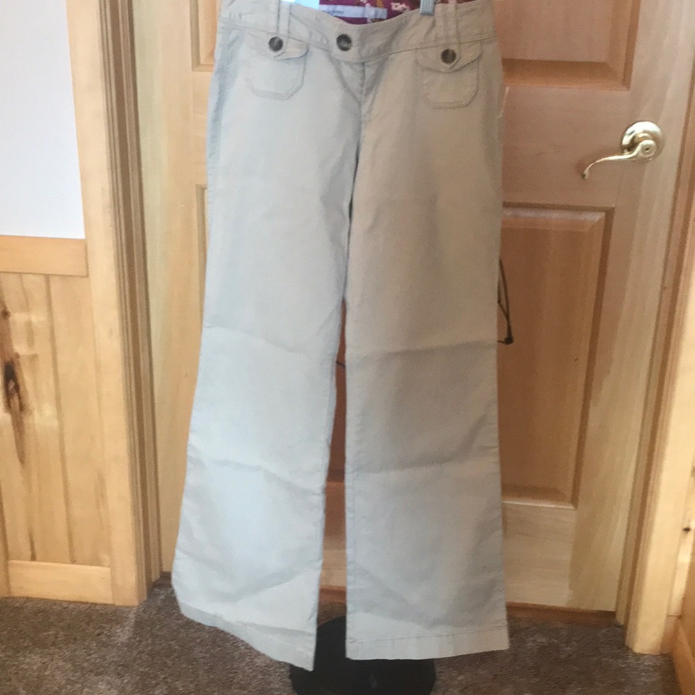 NWT khaki mid-rise wide leg pant